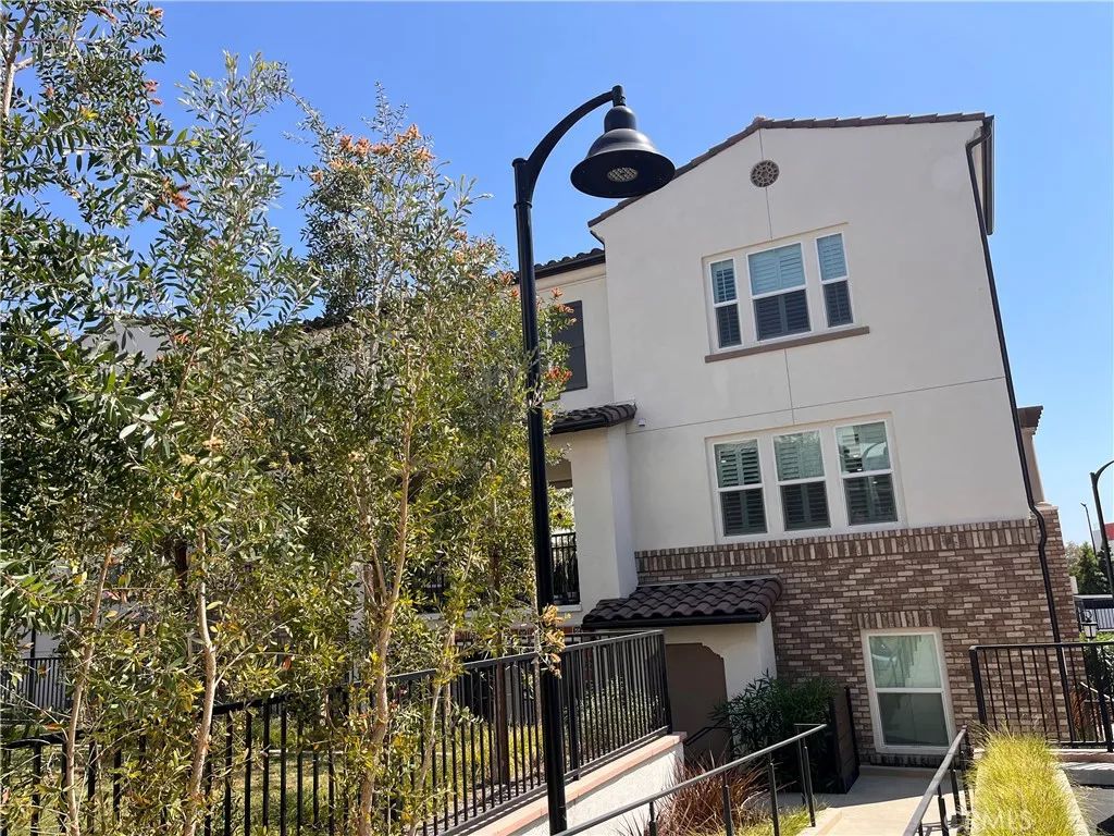 9831 La Serna 1, Whittier, CA 90605