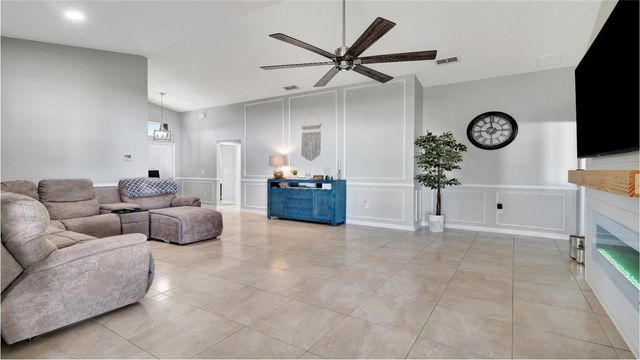 23905 NARROWLEAF COURT, Leesburg, FL 34748