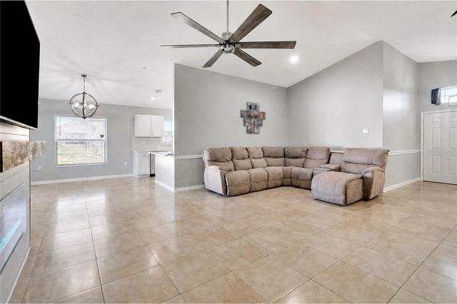 23905 NARROWLEAF COURT, Leesburg, FL 34748