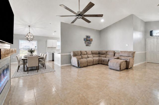 23905 NARROWLEAF COURT, Leesburg, FL 34748