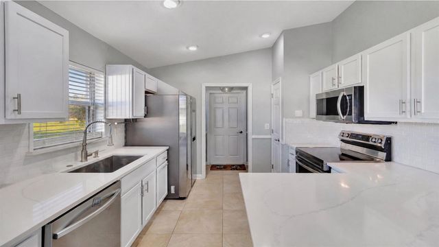 23905 NARROWLEAF COURT, Leesburg, FL 34748