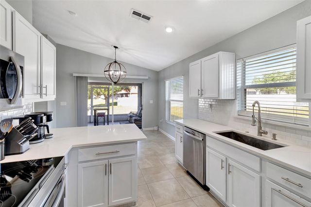 23905 NARROWLEAF COURT, Leesburg, FL 34748