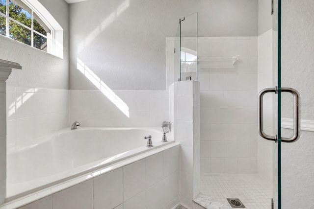 23905 NARROWLEAF COURT, Leesburg, FL 34748