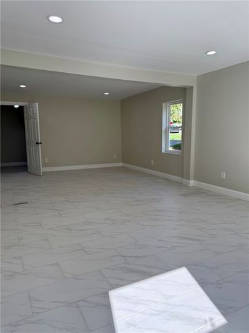 27 North Washington Avenue, Oxford, NY 13830