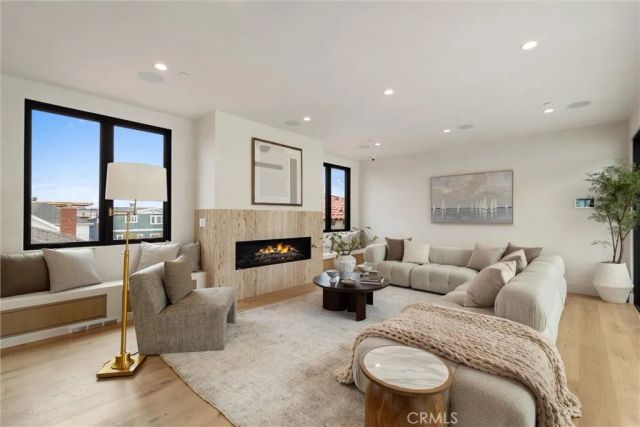 409 Crest Drive, Manhattan Beach, CA 90266