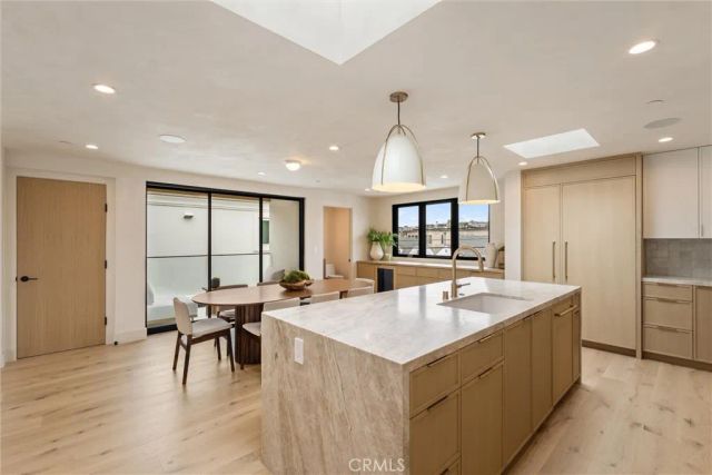 409 Crest Drive, Manhattan Beach, CA 90266