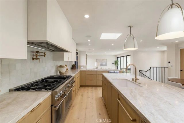 409 Crest Drive, Manhattan Beach, CA 90266