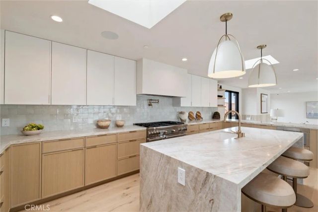 409 Crest Drive, Manhattan Beach, CA 90266