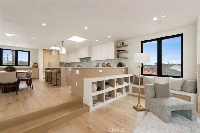409 Crest Drive, Manhattan Beach, CA 90266