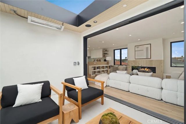 409 Crest Drive, Manhattan Beach, CA 90266
