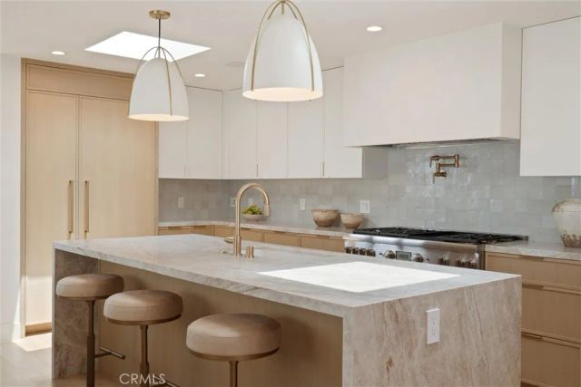 409 Crest Drive, Manhattan Beach, CA 90266