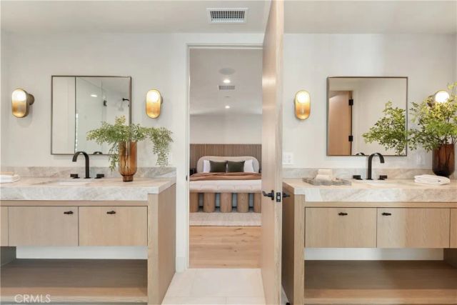 409 Crest Drive, Manhattan Beach, CA 90266