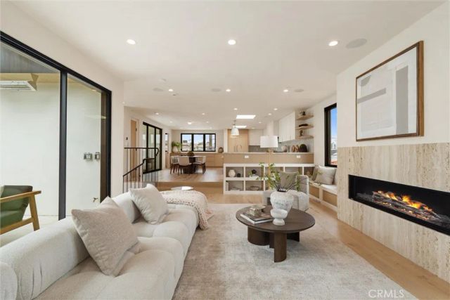 409 Crest Drive, Manhattan Beach, CA 90266