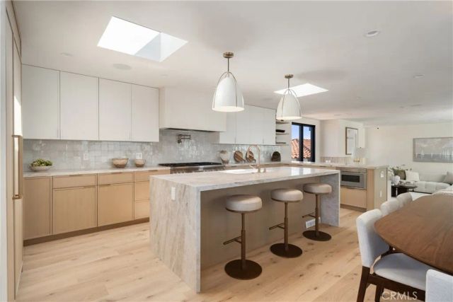 409 Crest Drive, Manhattan Beach, CA 90266