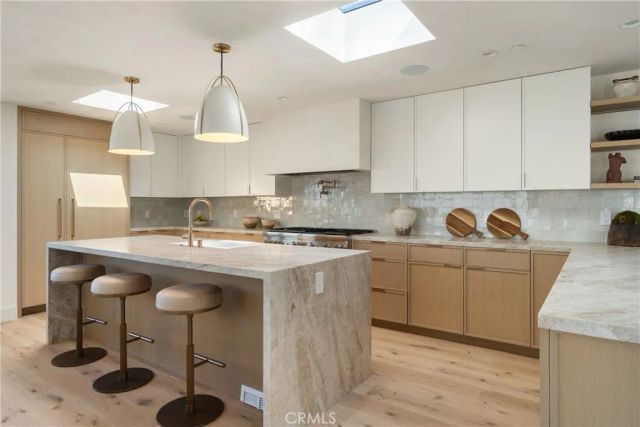 409 Crest Drive, Manhattan Beach, CA 90266
