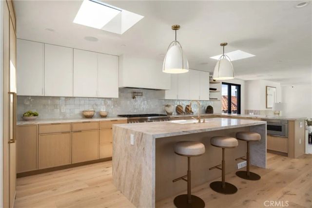 409 Crest Drive, Manhattan Beach, CA 90266