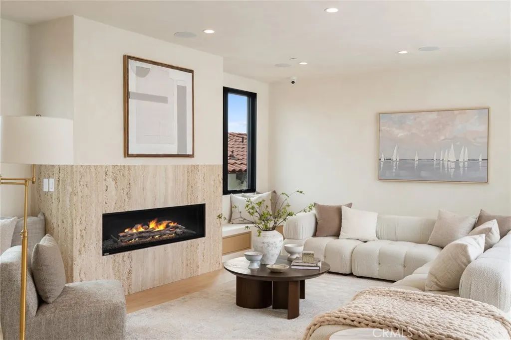 409 Crest Drive, Manhattan Beach, CA 90266