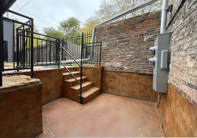 2839 W Monroe Street, Chicago, IL 60612