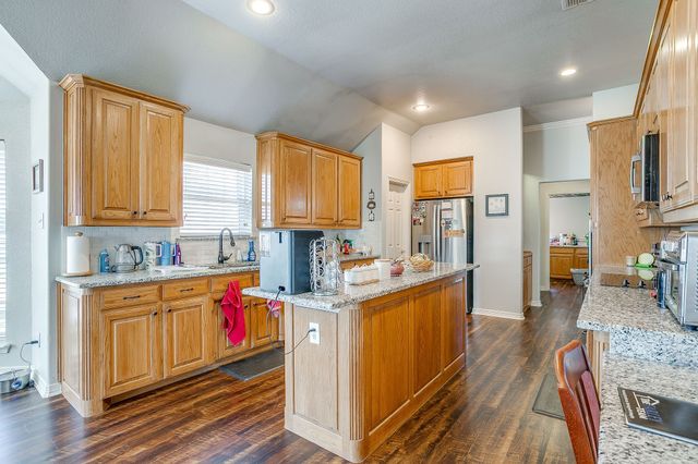 801 Creek Hollow Lane, Fort Worth, TX 76131