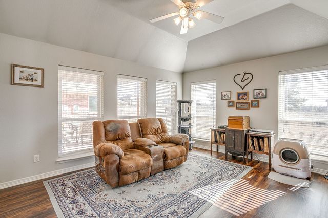 801 Creek Hollow Lane, Fort Worth, TX 76131