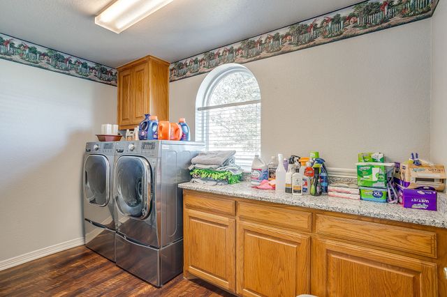 801 Creek Hollow Lane, Fort Worth, TX 76131