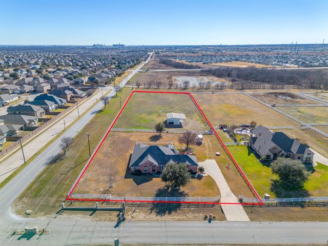 801 Creek Hollow Lane, Fort Worth, TX 76131