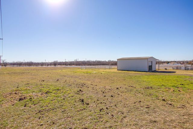 801 Creek Hollow Lane, Fort Worth, TX 76131