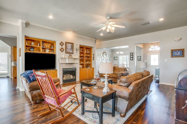 801 Creek Hollow Lane, Fort Worth, TX 76131