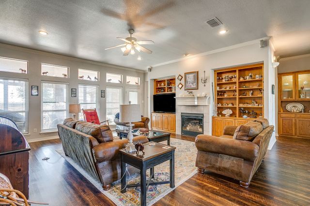 801 Creek Hollow Lane, Fort Worth, TX 76131