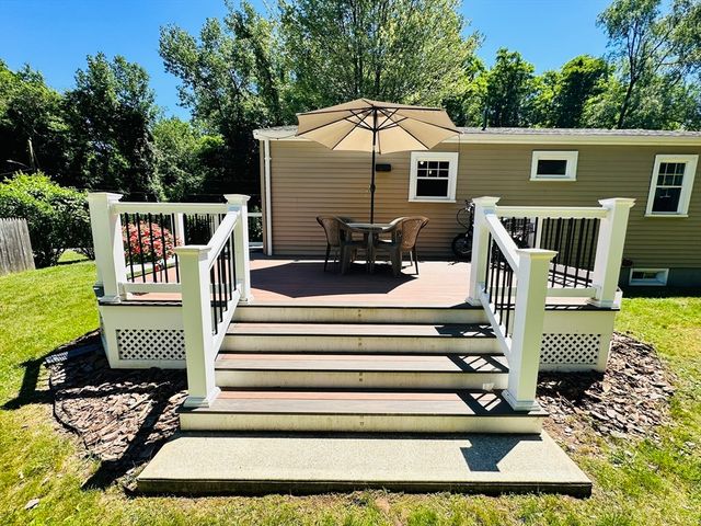170 Treetop Ave, Springfield, MA 01118