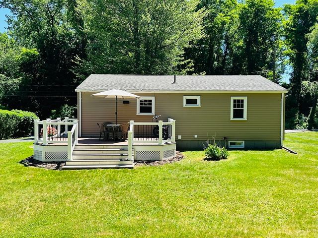 170 Treetop Ave, Springfield, MA 01118