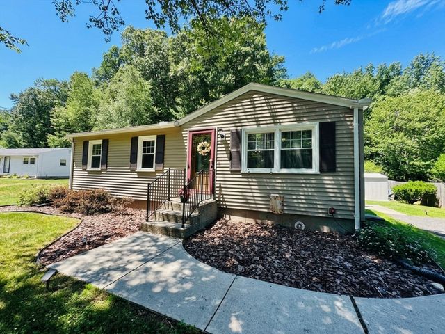 170 Treetop Ave, Springfield, MA 01118