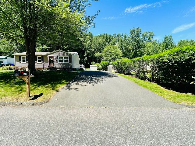 170 Treetop Ave, Springfield, MA 01118