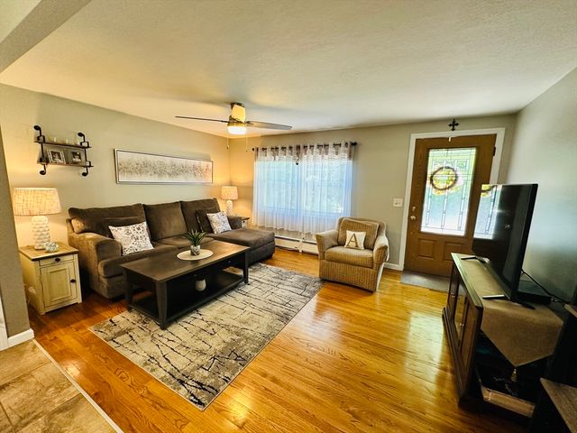 170 Treetop Ave, Springfield, MA 01118