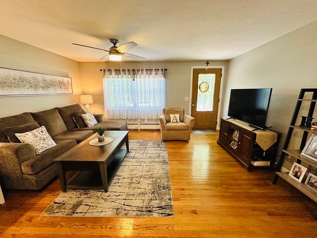 170 Treetop Ave, Springfield, MA 01118