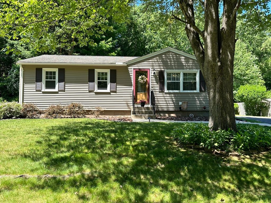 170 Treetop Ave, Springfield, MA 01118