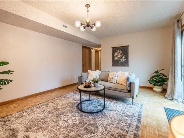 621 W Teal Ave, Spokane, WA 99218