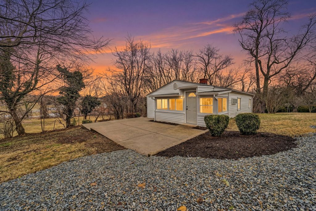 2228 Eastland AVE, Roanoke, VA 24013