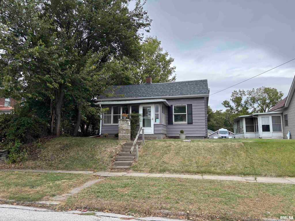 1613 14TH Avenue, Moline, IL 61265