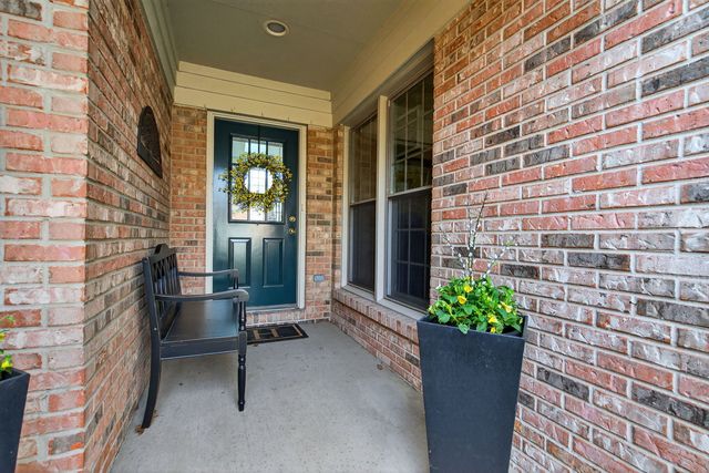 811 King Henry Lane, St. Charles, IL 60174