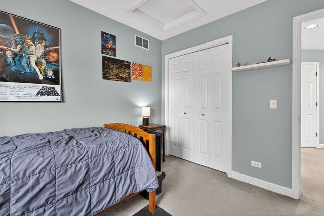 811 King Henry Lane, St. Charles, IL 60174