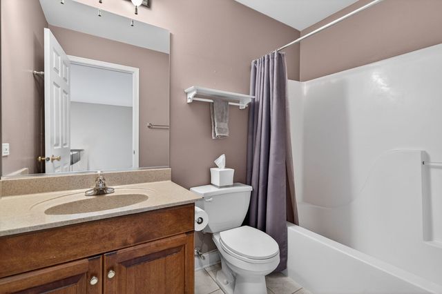 811 King Henry Lane, St. Charles, IL 60174