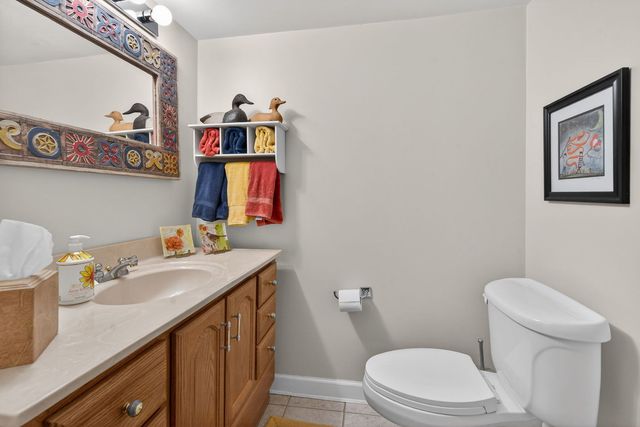 811 King Henry Lane, St. Charles, IL 60174