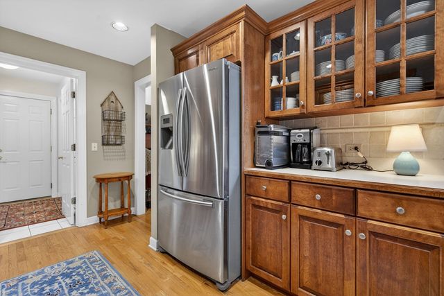 811 King Henry Lane, St. Charles, IL 60174