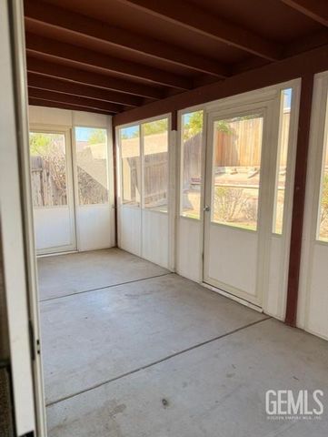 328 Deep Creek Drive, Bakersfield, CA 93308