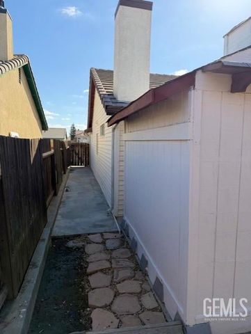 328 Deep Creek Drive, Bakersfield, CA 93308