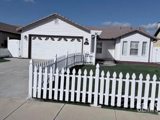 328 Deep Creek Drive, Bakersfield, CA 93308