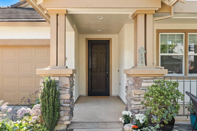 925 Lighthouse Dr, West Sacramento, CA 95605
