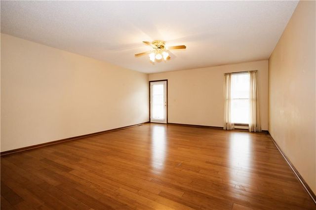 3902 Eastgate Drive, St Joseph, MO 64506