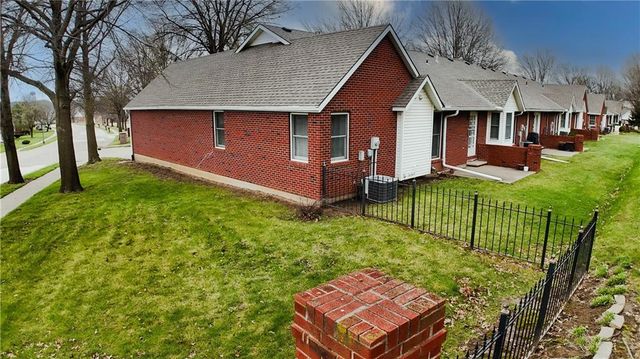 3902 Eastgate Drive, St Joseph, MO 64506